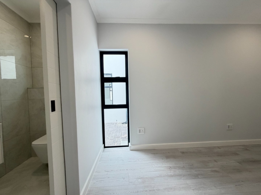 5 Bedroom Property for Sale in Sandown Western Cape